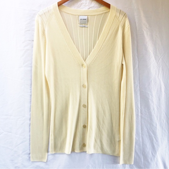 ST. JOHN | LARGE RIB KNIT V-NECK CARDIGAN SIGNATURE KNIT COLLECTION IN ECRU - Picture 2 of 6
